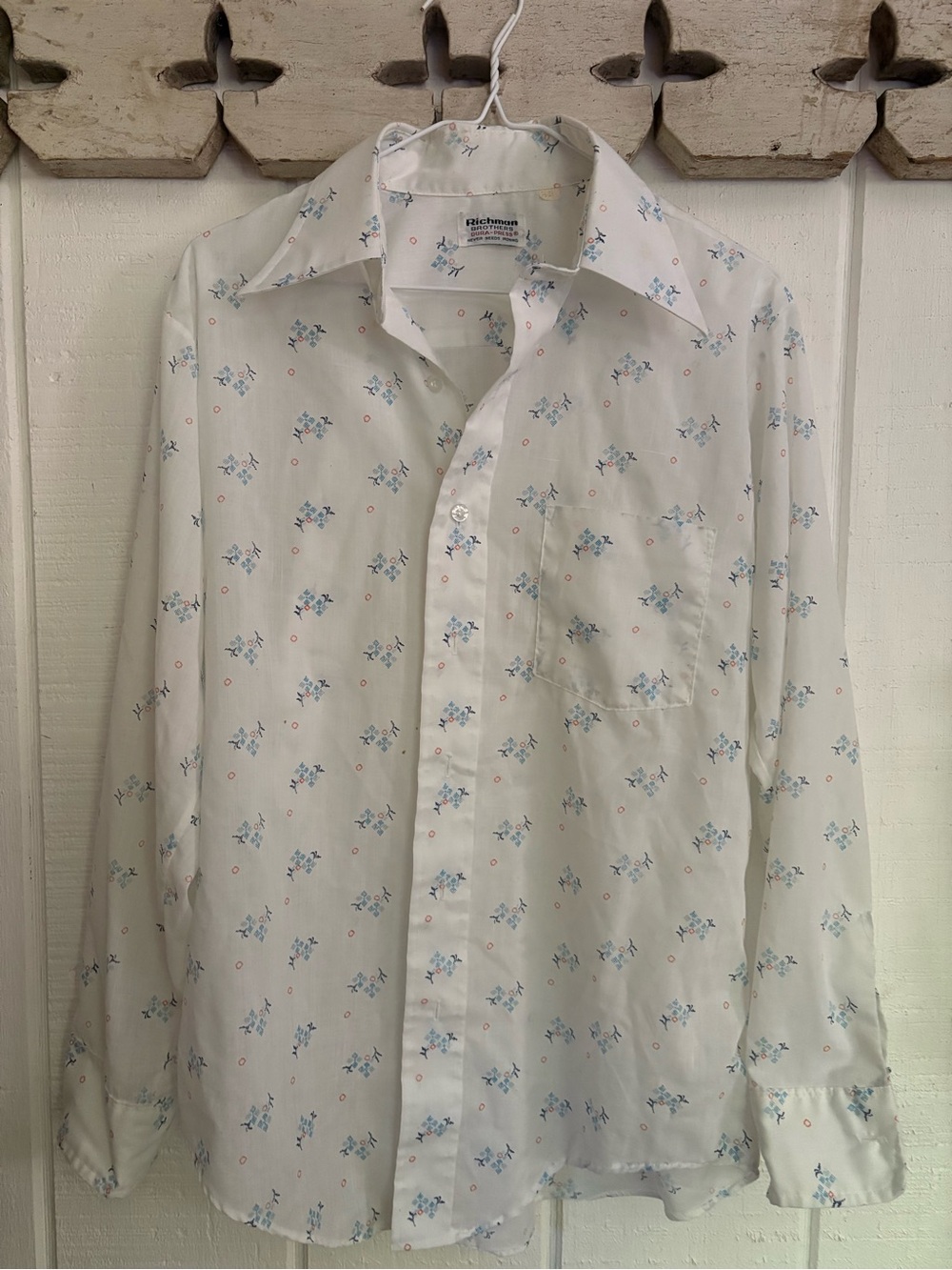 Men's Vintage 70s White Floral Button-Down Shirt Has some stains